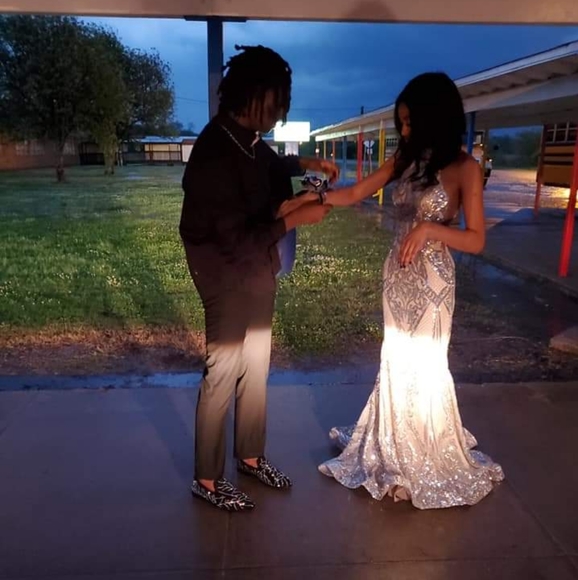 AVA PRESLEY PROM DRESS - Picture 2 of 4